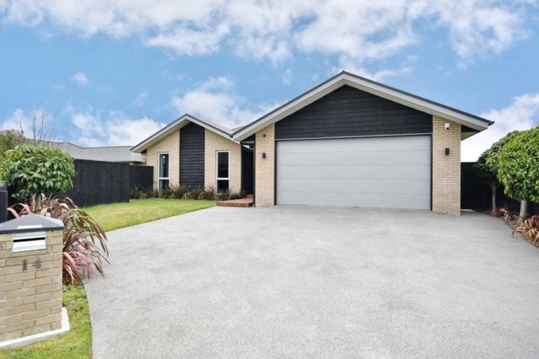 Photo of property in 14 Kempton Place, Rangiora, 7400