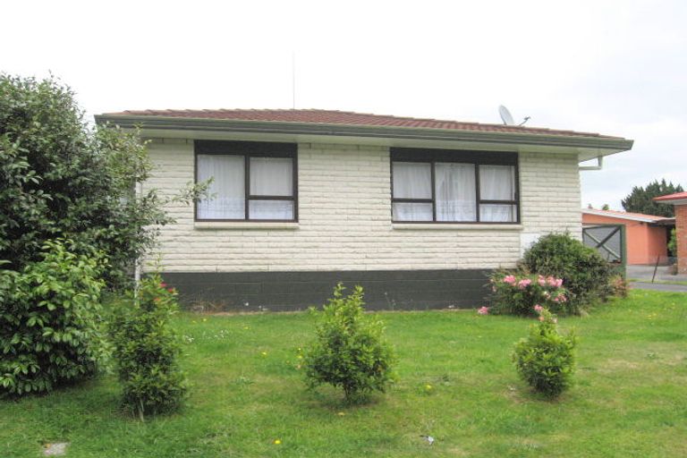 Photo of property in 2/18 Rosehill Drive, Rosehill, Papakura, 2113