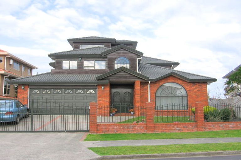 Photo of property in 9 Macadamia Close, Goodwood Heights, Auckland, 2105