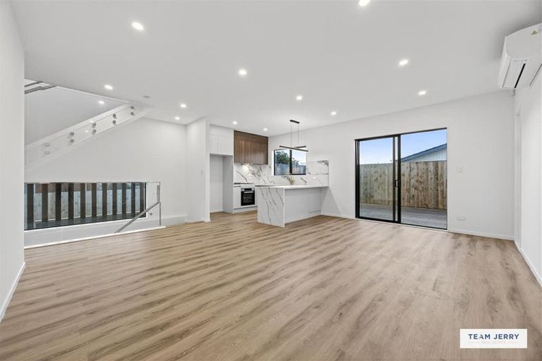 Photo of property in 27 Jandell Crescent, Bucklands Beach, Auckland, 2014