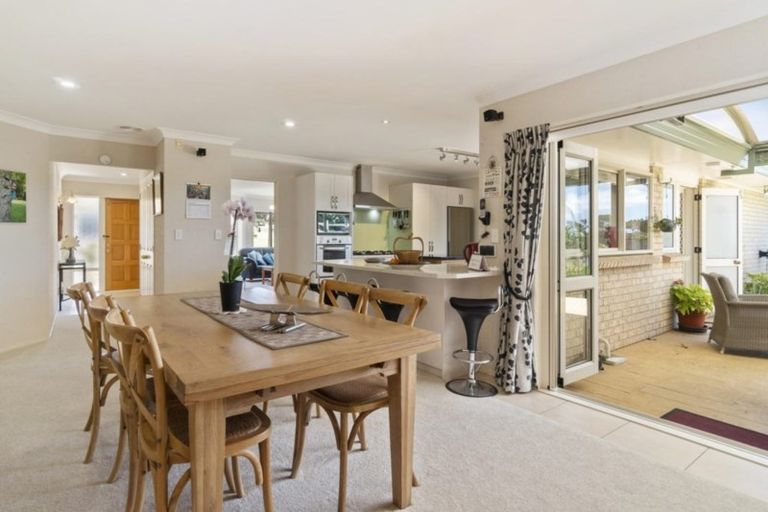 Photo of property in 2 San Fernando Way, Henderson, Auckland, 0612