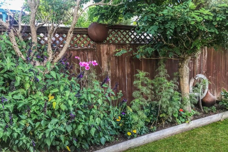 Photo of property in 25 Brandon Road, Glen Eden, Auckland, 0602