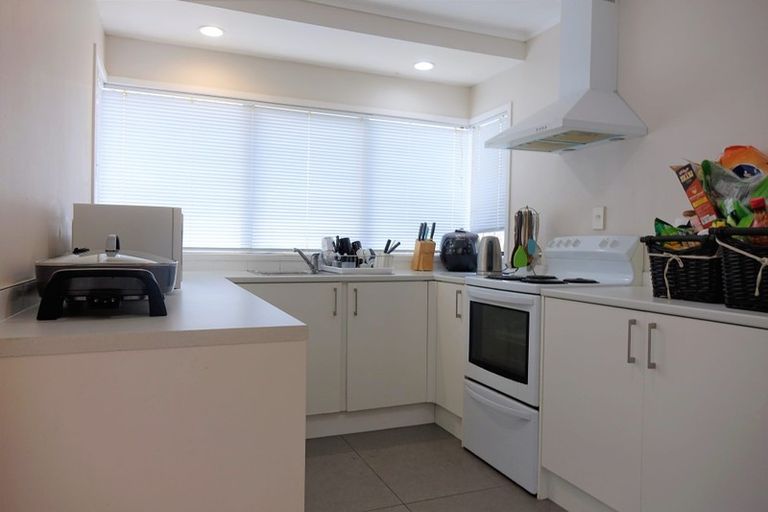 Photo of property in 242a East Coast Road, Forrest Hill, Auckland, 0620