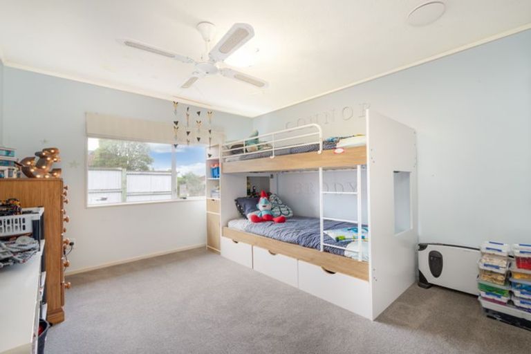 Photo of property in 139 Botany Road, Botany Downs, Auckland, 2010