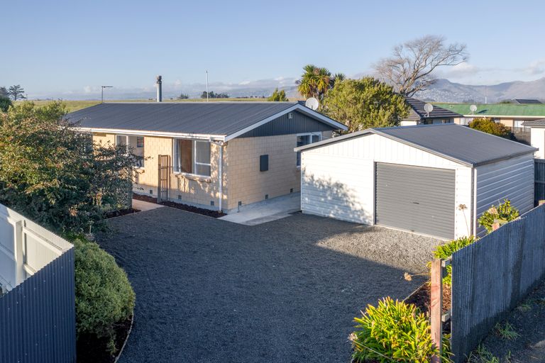 Photo of property in 8 Cornet Lane, Aranui, Christchurch, 8061