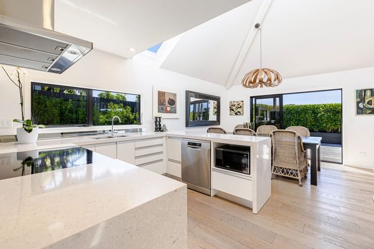 Photo of property in 10 York Terrace, Riverhead, 0820