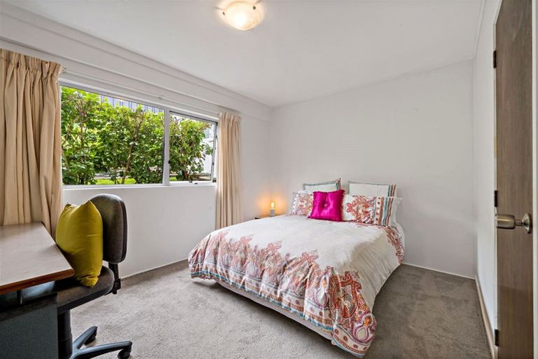 Photo of property in 2/4 Helvetia Drive, Browns Bay, Auckland, 0630