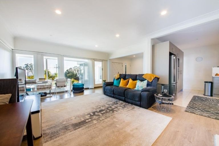 Photo of property in 81a Stanley Point Road, Stanley Point, Auckland, 0624