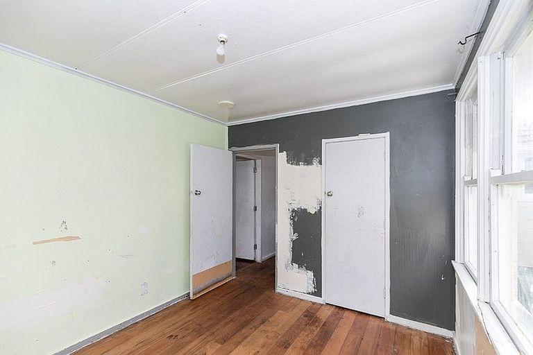 Photo of property in 33 Paul Crescent, Fairfield, Hamilton, 3214