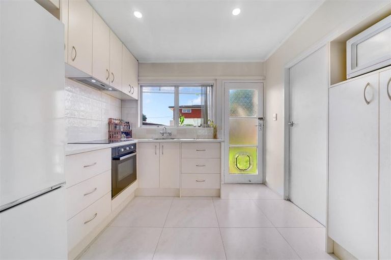 Photo of property in 4/6 Ray Small Drive, Papakura, 2110