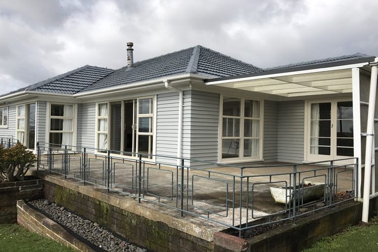 Photo of property in 7 Lyndhurst Road, Te Atatu South, Auckland, 0610