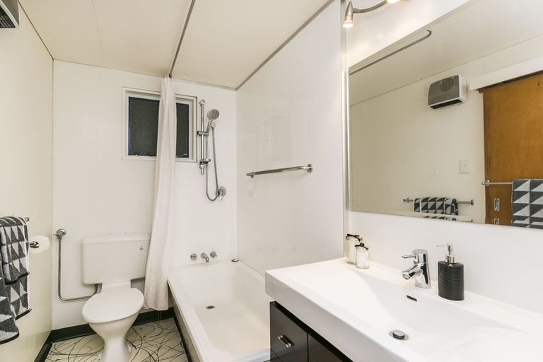 Photo of property in Rutherford Flats, 5 Levy Street, Mount Victoria, Wellington, 6011