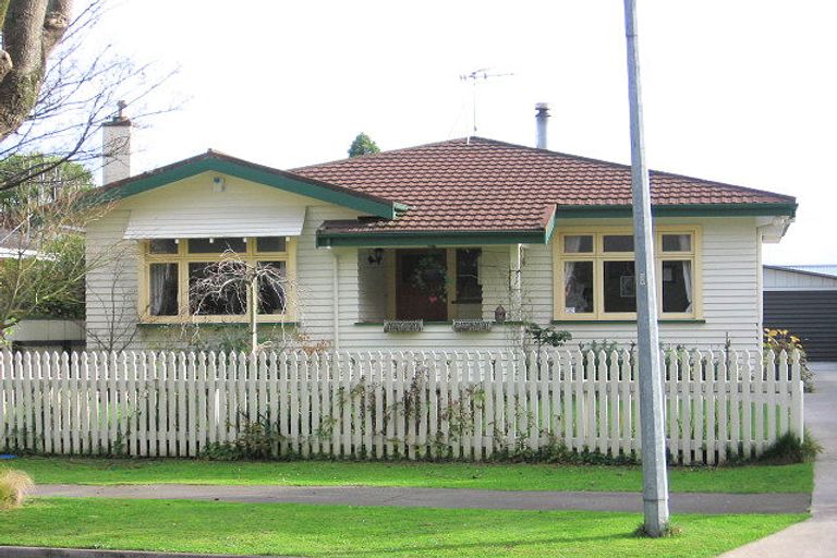 Photo of property in 33 Manapouri Crescent, Hokowhitu, Palmerston North, 4410