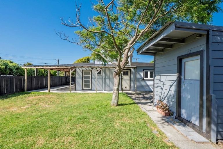 Photo of property in 30 Rangihiroa Street, Waikanae Beach, Waikanae, 5036