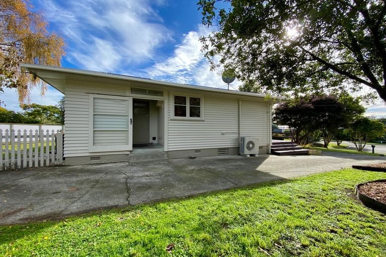 Photo of property in 6 Perth Place, Awapuni, Palmerston North, 4412