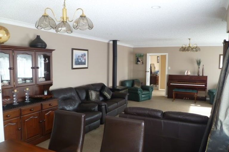 Photo of property in 18 Churchill Avenue, Hokowhitu, Palmerston North, 4410