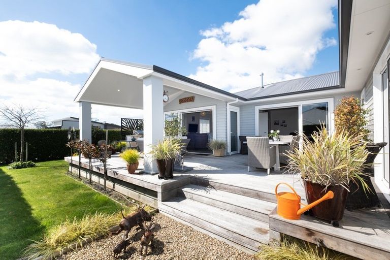 Photo of property in 6 Whittaker Place, Havelock North, 4130