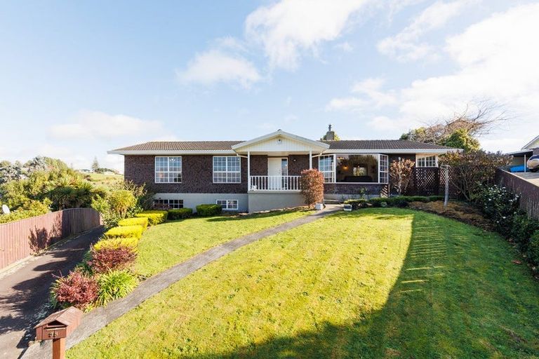 Photo of property in 35 Park View Avenue, Feilding, 4702