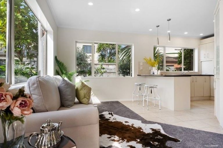 Photo of property in 3 Banshire Close, Flat Bush, Auckland, 2016