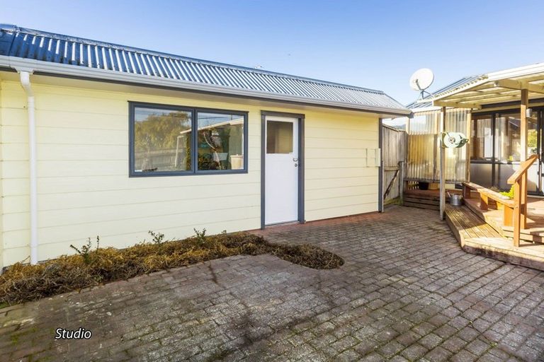 Photo of property in 3 Hazel Street, Ebdentown, Upper Hutt, 5018