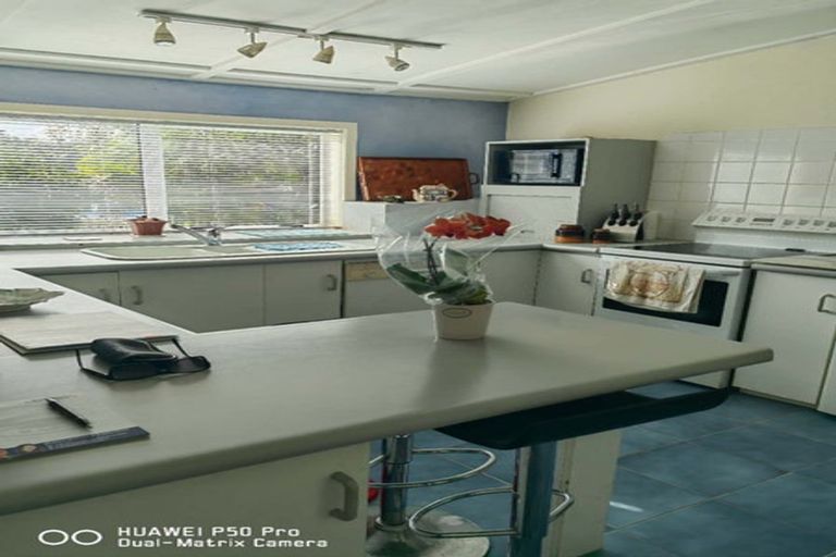 Photo of property in 1/17 Nutsey Avenue, Northcote, Auckland, 0627