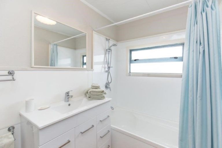 Photo of property in Mt View Flats, 4/6 The Mall, Mount Maunganui, 3116