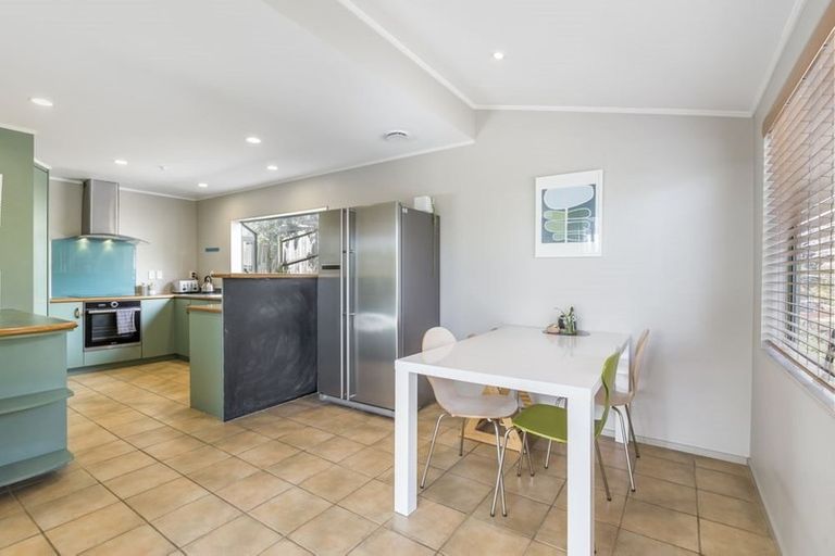 Photo of property in 27 Gledstane Road, Stanmore Bay, Whangaparaoa, 0932