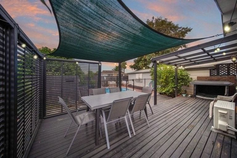 Photo of property in 424 Roscommon Road, Clendon Park, Auckland, 2103