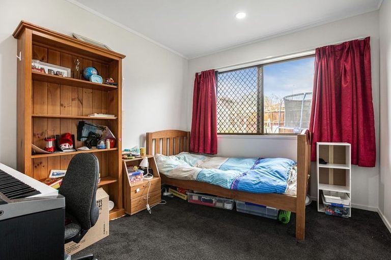 Photo of property in 11 Jillteresa Crescent, Half Moon Bay, Auckland, 2012