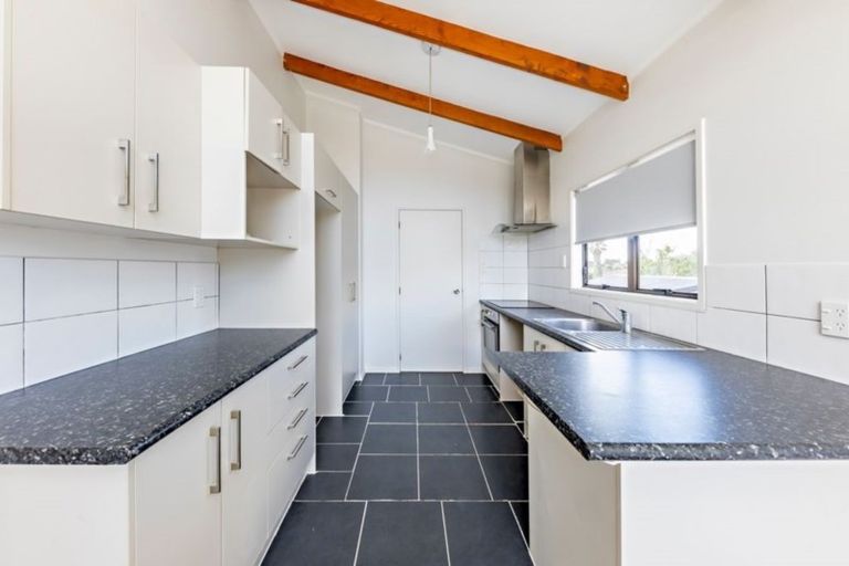 Photo of property in 71 Etherton Drive, Weymouth, Auckland, 2103
