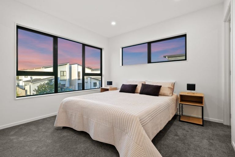 Photo of property in 1/32 Tapuwae Way, Mangere Bridge, 2022