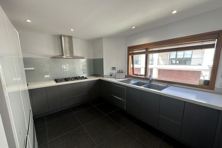 Photo of property in 5/22 Oriental Terrace, Oriental Bay, Wellington, 6011