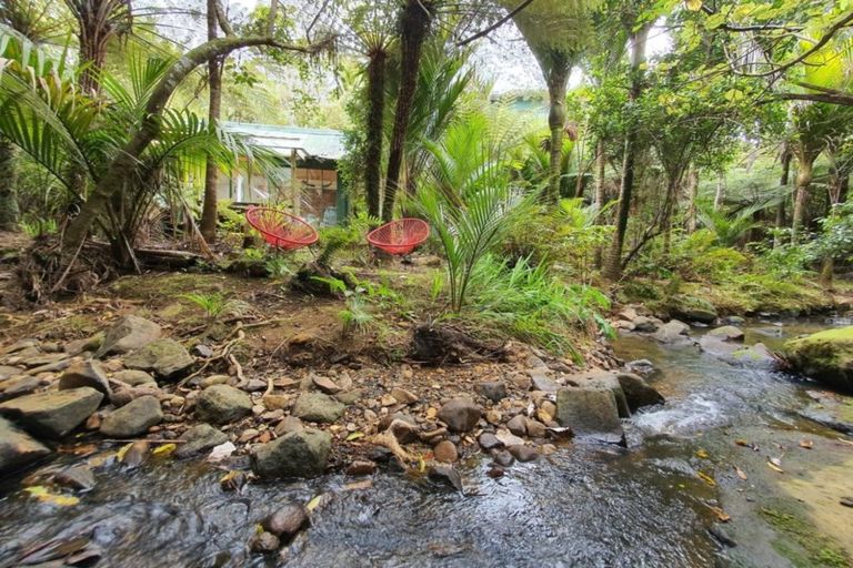 Photo of property in 50 Lone Kauri Road, Karekare, New Lynn, 0772
