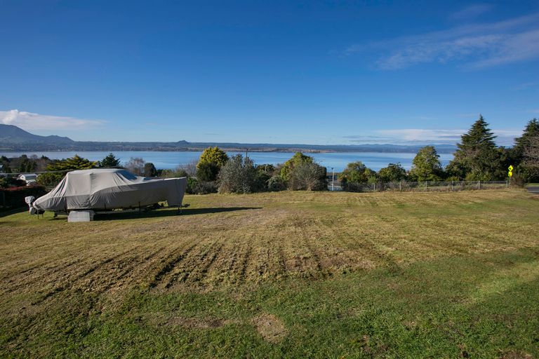 Photo of property in 16 Mapara Road, Acacia Bay, Taupo, 3385