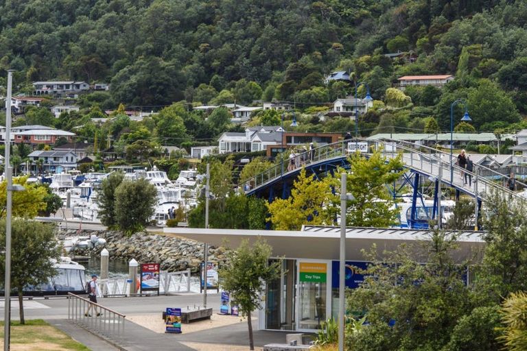 Photo of property in 11-19 Wellington Street, Picton, 7220