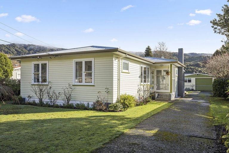 Photo of property in 68 Peel Place, Wainuiomata, Lower Hutt, 5014
