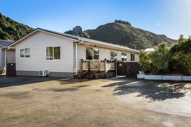 Photo of property in 6b Pokaka Street, Birchville, Upper Hutt, 5018