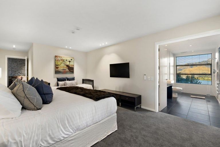 Photo of property in 6 Lordens Place, Fernhill, Queenstown, 9300