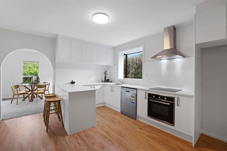 Photo of property in 16 Manor Place, Bryndwr, Christchurch, 8053