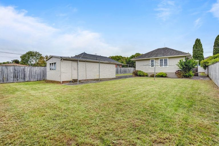 Photo of property in 73 Roberts Road, Te Atatu South, Auckland, 0610