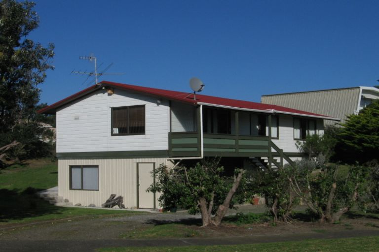 Photo of property in 4 Jane Street, Waikanae Beach, Waikanae, 5036