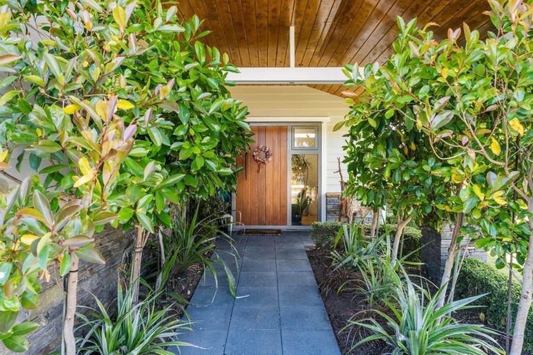 Photo of property in 32 Kuiwai Drive, Rainbow Point, Taupo, 3330