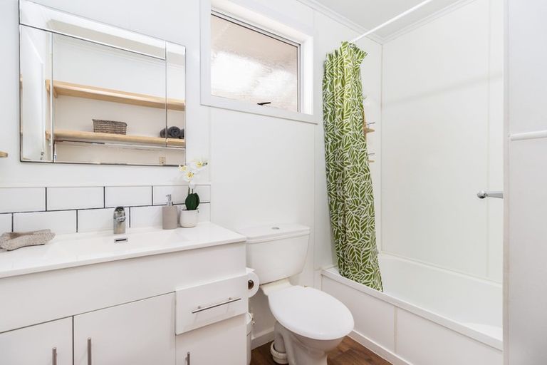 Photo of property in 21a Charles Road, Hannahs Bay, Rotorua, 3010