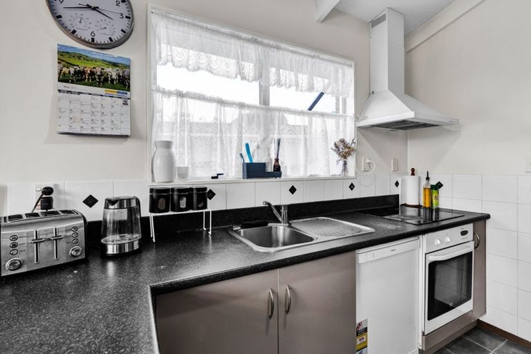 Photo of property in 16 Villa Place, Bell Block, New Plymouth, 4312