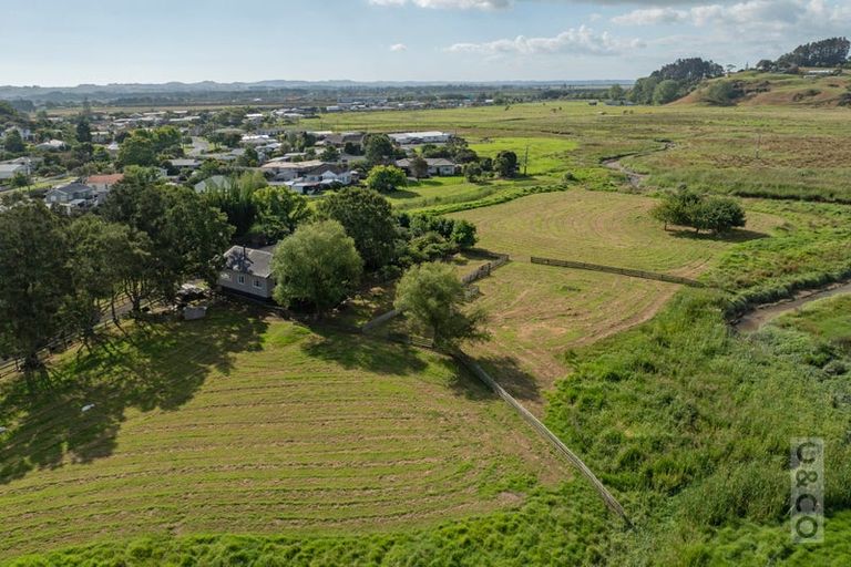 Photo of property in 76 Awaroa Road, Helensville, 0800