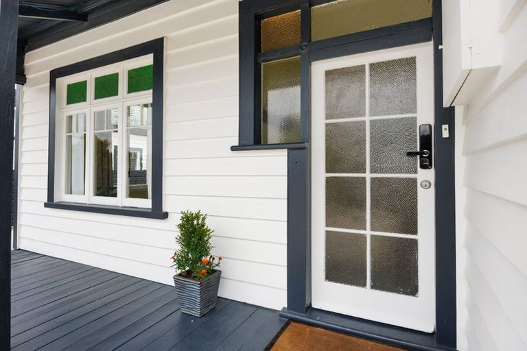 Photo of property in 17 Knowles Street, Terrace End, Palmerston North, 4410