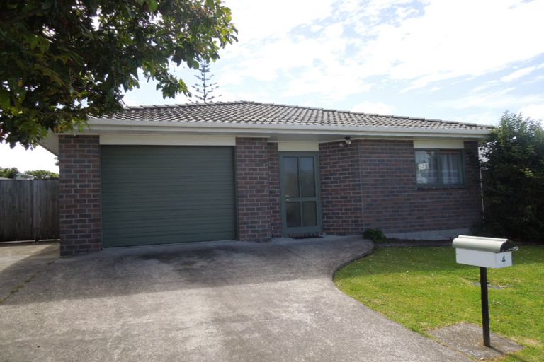 Photo of property in 4 Zefiro Drive, Massey, Auckland, 0614