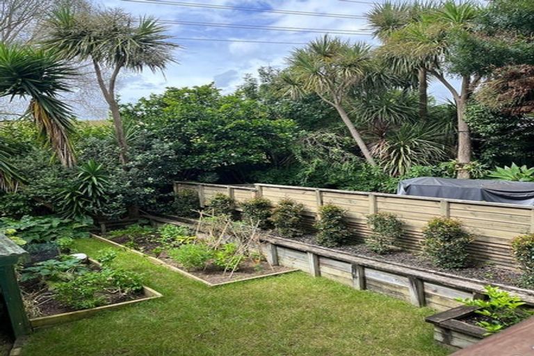 Photo of property in 23 Imperial Place, Henderson, Auckland, 0612