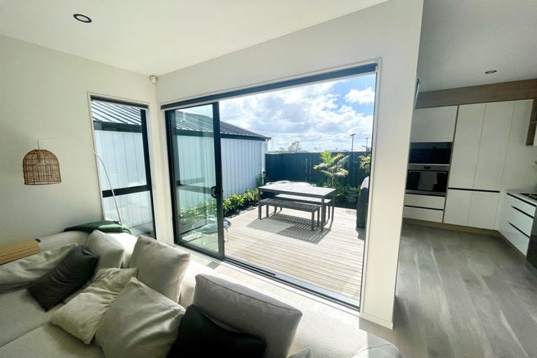 Photo of property in 5 Morus Road, Massey, Auckland, 0614