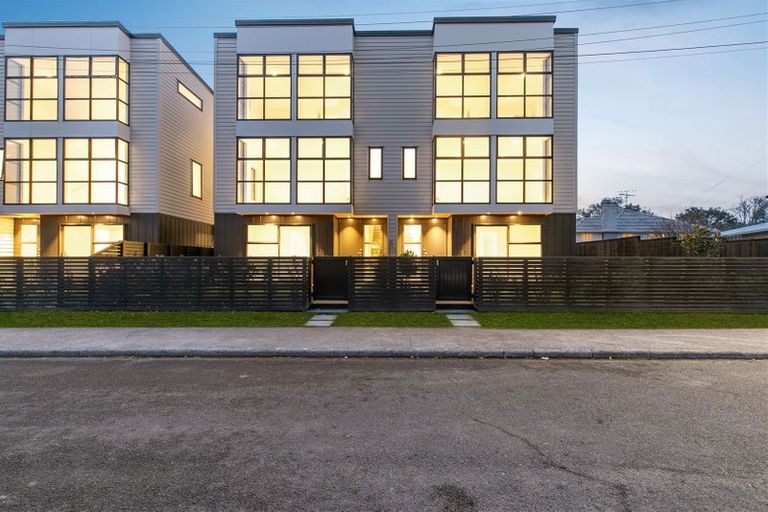 Photo of property in 10 Pickett Avenue, Sandringham, Auckland, 1025